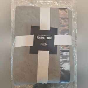 Martha Stewart Gray Fleece Blanket - King